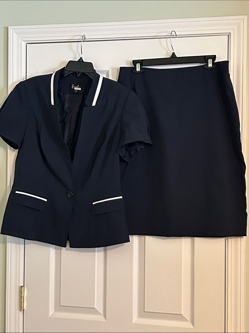 Tailored Navy Short-Sleeve Blazer & Skirt Set with White Trim